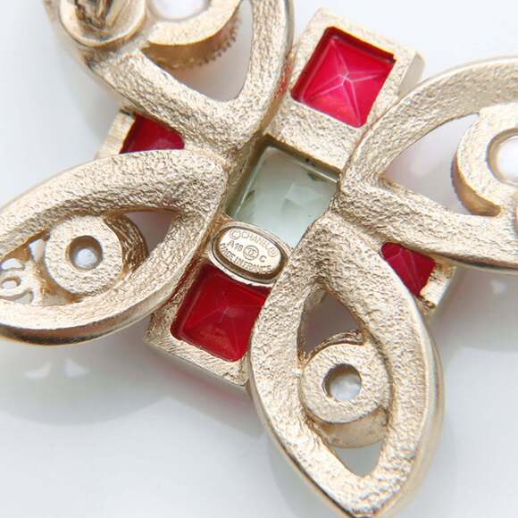 CHANEL Authentic Red Brooch - Picture 8 of 8